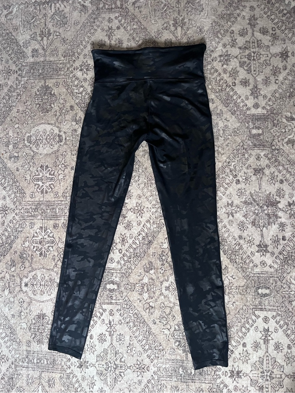 SPANX Look At Me Now Seamless Leggings Black Camo L High Waist Yoga Athleisure